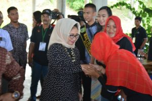 Encek UR Firgasih Dinobatkan Sebagai Bunda Pariwisata Kutai Timur