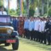 Bupati Jadi Inspektur Upacara, Periksa Pasukan Gunakan Mobil Jeep