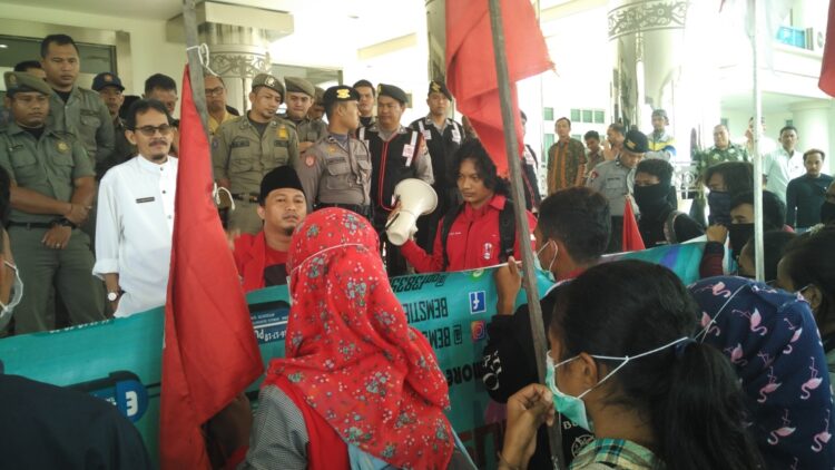 Mahasiswa GMNI Tuntut Keduanya Selesaikan Janji-Janji Kampanye