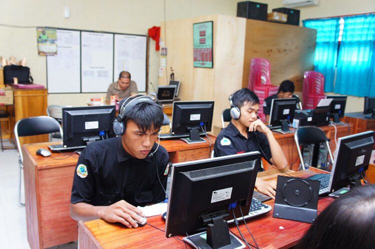 Murid SMKN 2 Belajar Ilmu Kehumasan