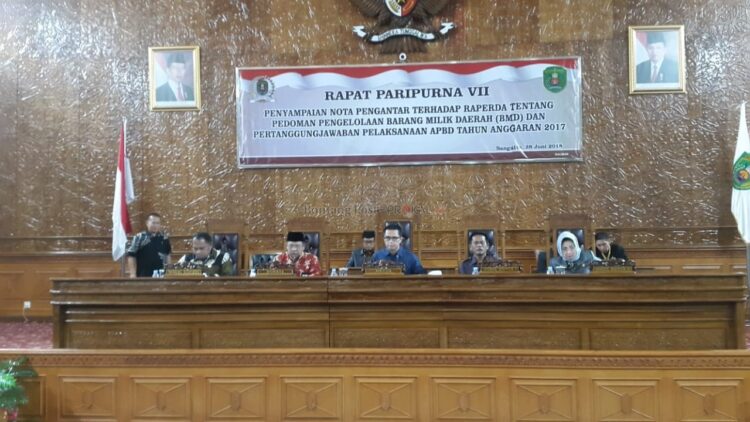Laporan Wabup saat Paripurna di DPRD, 2017 PAD Kutim Rp 174,6 Miliar