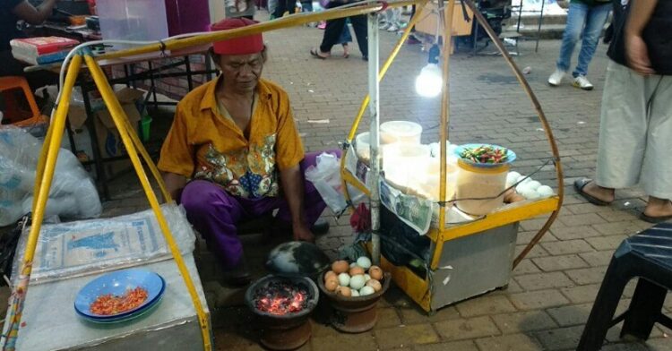 Wabup Kutim Kasmidi, Pilih Jajanan Kuliner Kaki Lima