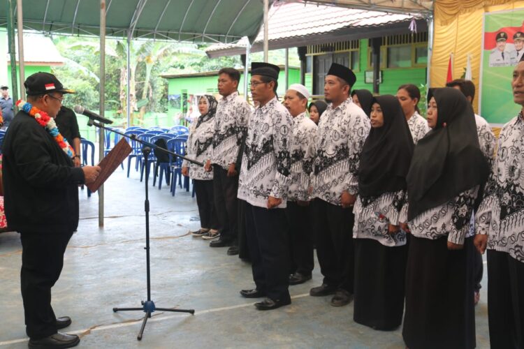 Bupati Kutim Lantik Pengurus PGRI Batu Ampar