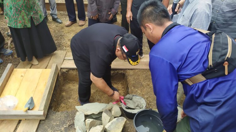 Peletakan Batu Pertama Pembangunan Madrasah Ibtidaiyah Muara Bengkal