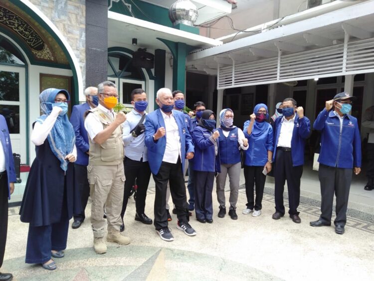 Terkait Wabah Corona, Syaharie Jaang Terima Bantuan Masker dari Awang Faroek