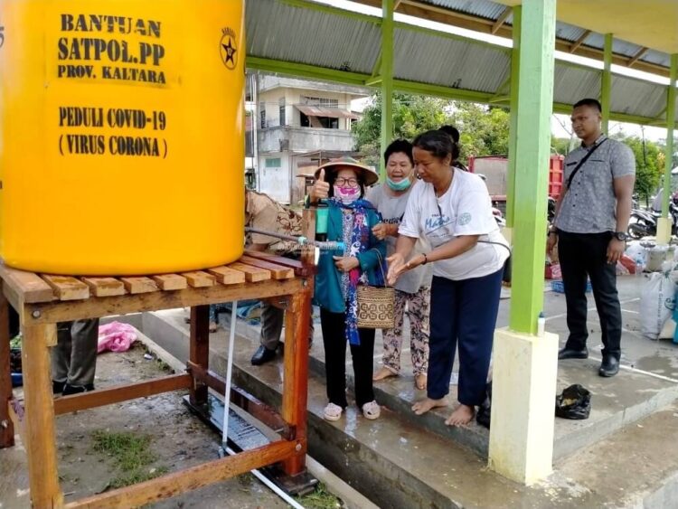 Satpol PP Siapkan Fasilitas Cuci Tangan di Pasar Induk