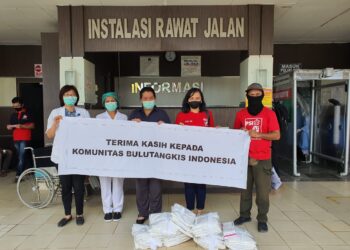 Gandeng Komunitas Bulu Tangkis, PSI Kaltim Sumbang APD Untuk Rumah Sakit