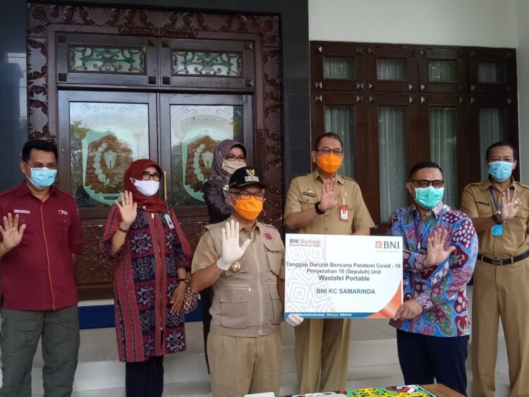 BNI Salurkan 10 Unit Wastafel Portable ke Pemkot Samarinda