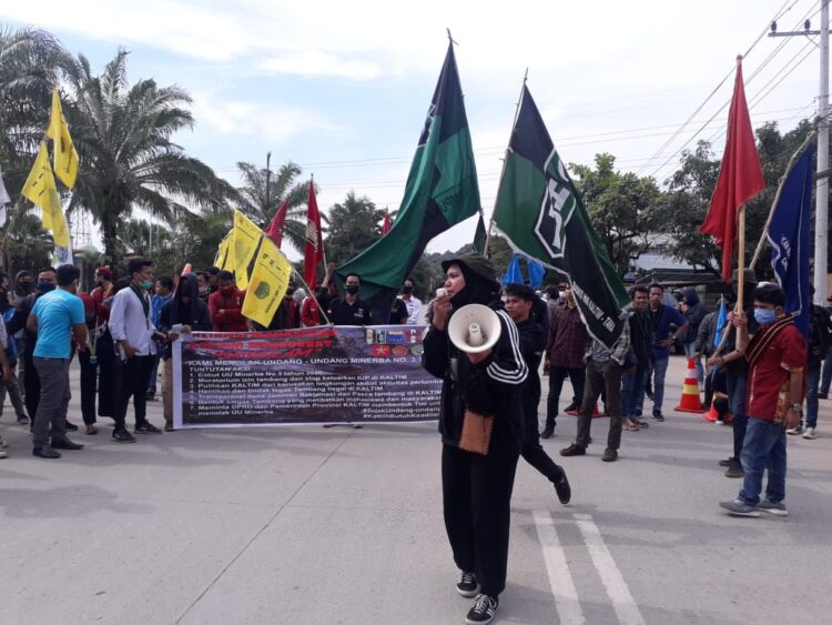 Aliansi Mahasiswa Kaltim Menggugat Tolak UU Minerba
