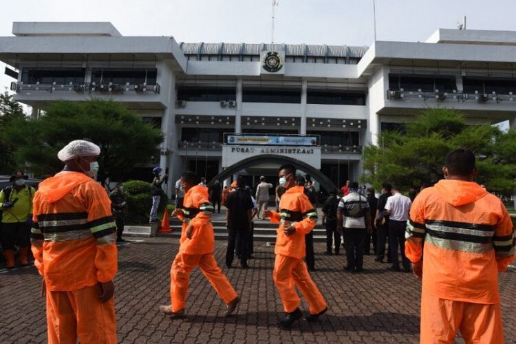 BPBD Semprot Disinfektan di Tempat Ibadah dan Sekolah