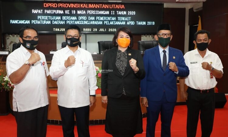 Gubernur dan Ketua DPRD Tandatangani Persetujuan Bersama Pertanggungjawaban APBD 2019