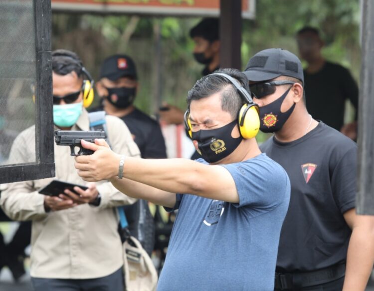 Pjs Gubernur Nikmati Keseruan Latihan Menembak