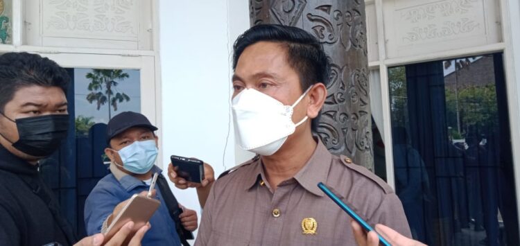 Bakhtiar Wakkang Ikut Vaksin Covid-19 Demi Yakinkan Masyarakat Jika Vaksin Aman.