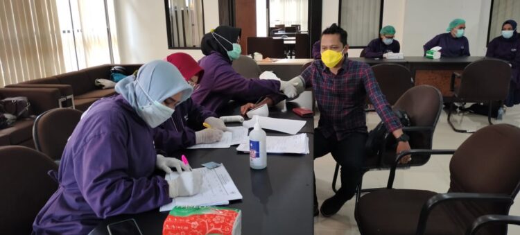 Tio: Vaksin Untuk Masyarakat, dan Menari Bersama Badai