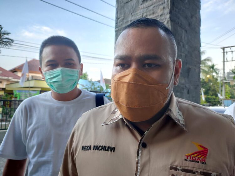 Jalan Rusak, Hambat Perekonomian Masyarakat Di Desa Tanah Datar