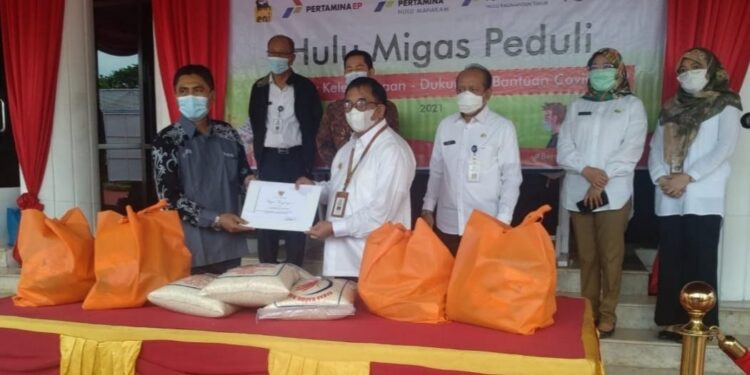 SKK Migas. PHM, Pertamina EP aset 5  serahkan 190 paket Sembako Ke Pemkot Balikpapan