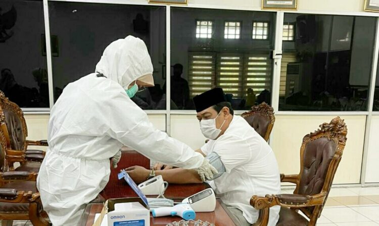 Abdulloh, Ketua DPRD Balikpapan Disuntik Vaksin Covid-19