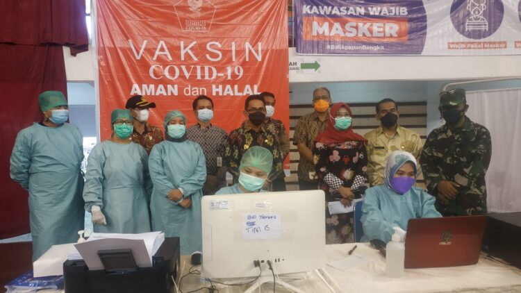 Rahmad Masud Tinjau Pelaksanaan Vaksin di DOM