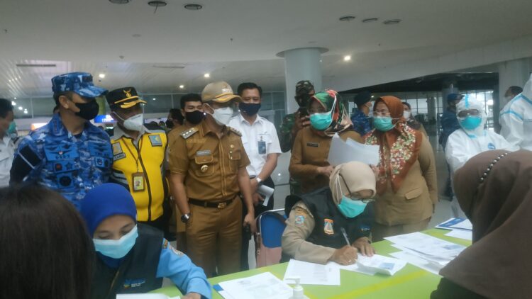 Satgas Covid Balikpapan Rapit Antigen terhadap Penumpang Pesawat dan Kapal Laut