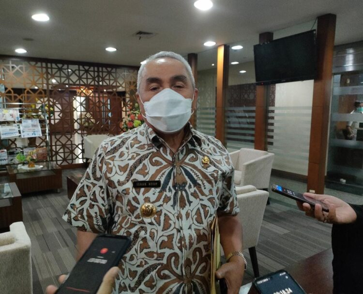 Isran Noor Berikan Santunan Khusus Covid-19 Pada Anak Yatim Piatu Di Kalimantan Timur