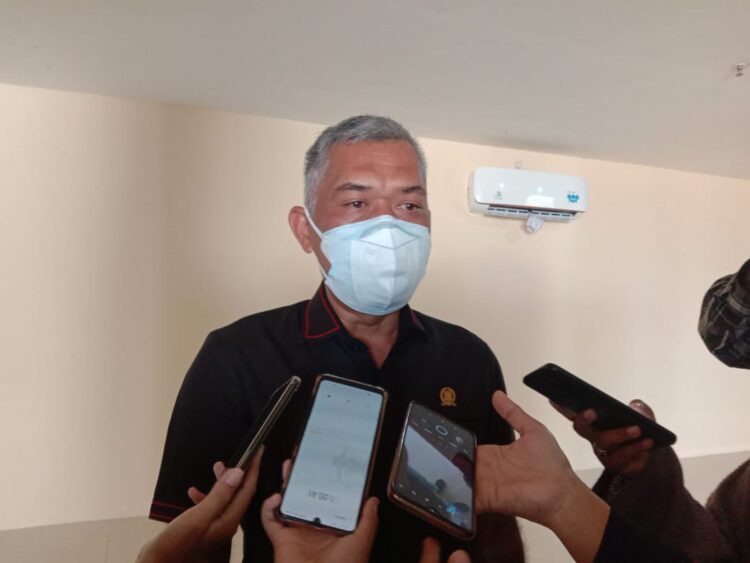Budiono, “Vaksin di Bandara Bagi Penumpang yang Urgent”