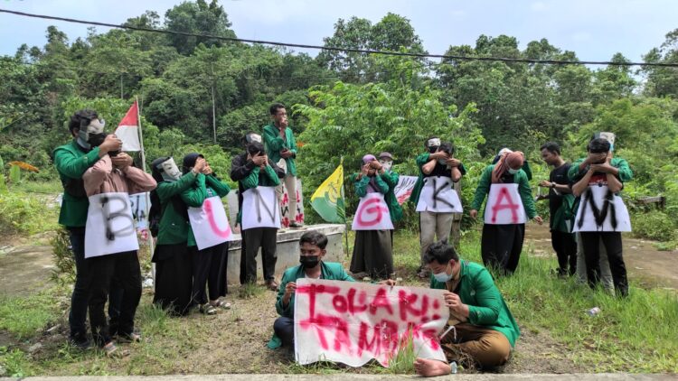 Semakin Ganas, Kini Illegal Meaning Berani Beroperasi Di Sebelah Kampus.