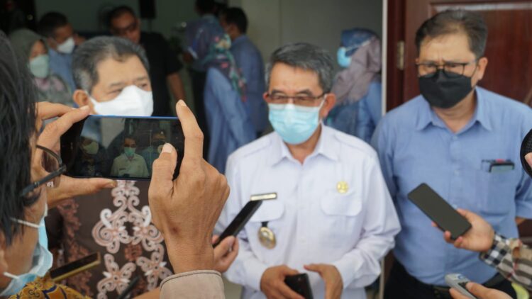 Distribusi Vaksin Lansia Terkendala, Bupati Kutim Minta Door to Door