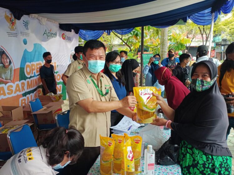 Ringankan Beban Masyarakat, Apical Group Berkolaborasi dengan Kementerian Koordinator Perekonomian dan GIMNI Gelar Operasi Pasar Minyak Goreng