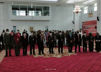 Gubernur Lantik 18 Pejabat Fungsional dan Berikan Penghargaan PNS Berprestasi