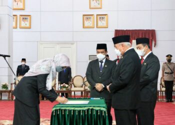 Sekprov Kaltim Resmi Di Lantik, Sri Wahyuni Buktikan Perempuan Kaltim Berdaya Saing