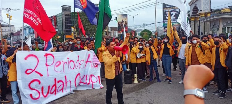 Hari Kedua Ramadhan 1443 H. Aliansi Mahakam menggelar aksi menyoroti kanaikan BBM, PPN dan isu pemilu 2024